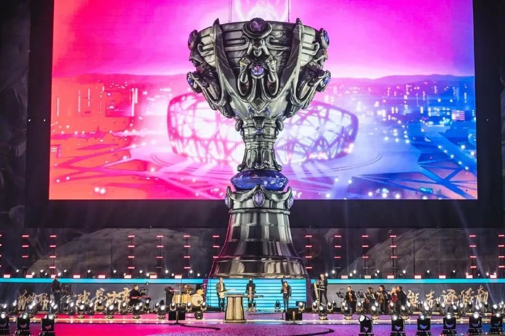 今天的转会摘要： Invictus Gaming 的“全明星”战队组建完成！ Scout 加入 JD Gaming ，与 Peyz 组成“Korean Double C”